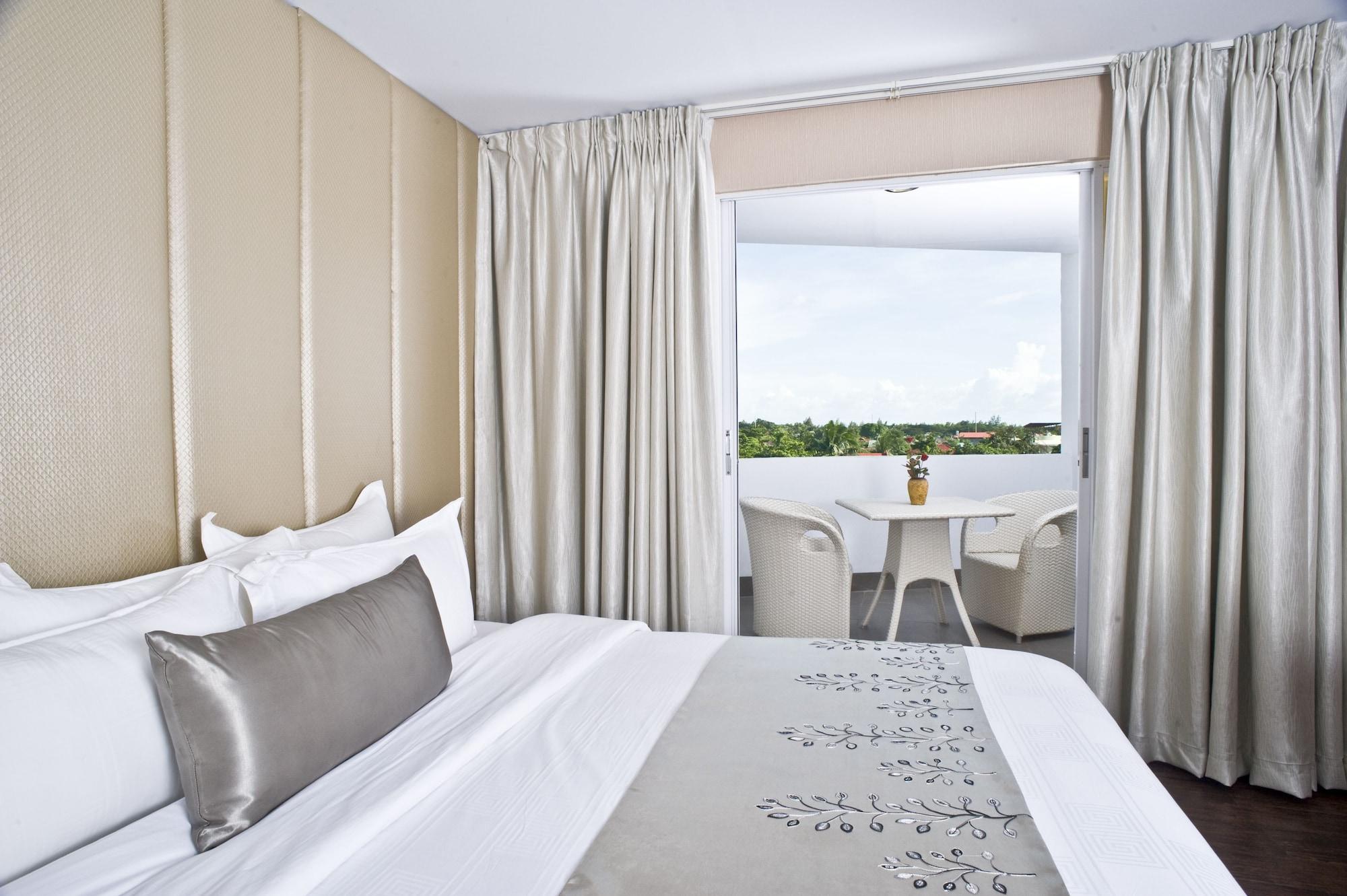 Goldberry Suites And Hotel - Mactan Lapu-Lapu City Exteriör bild