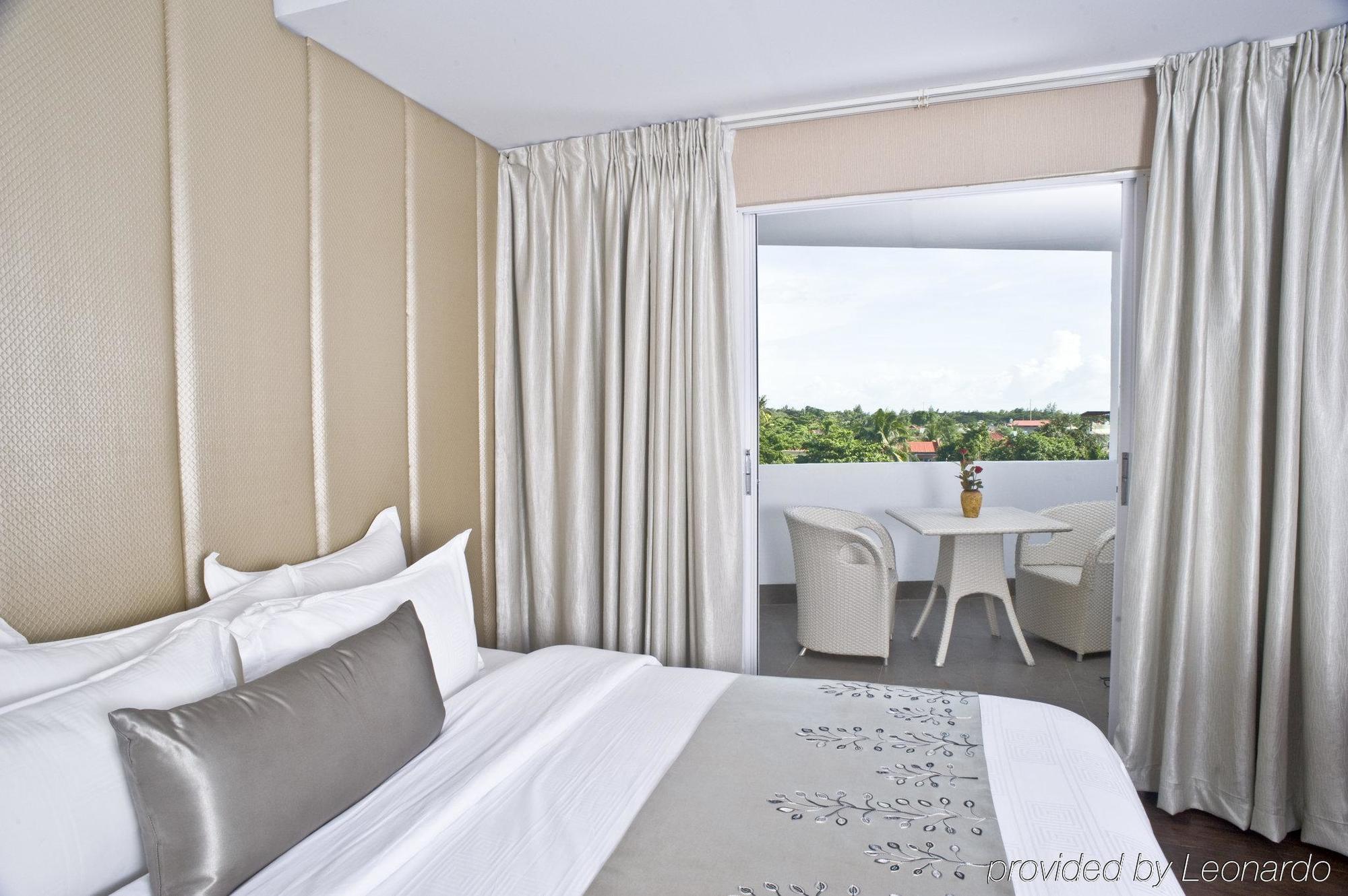 Goldberry Suites And Hotel - Mactan Lapu-Lapu City Exteriör bild