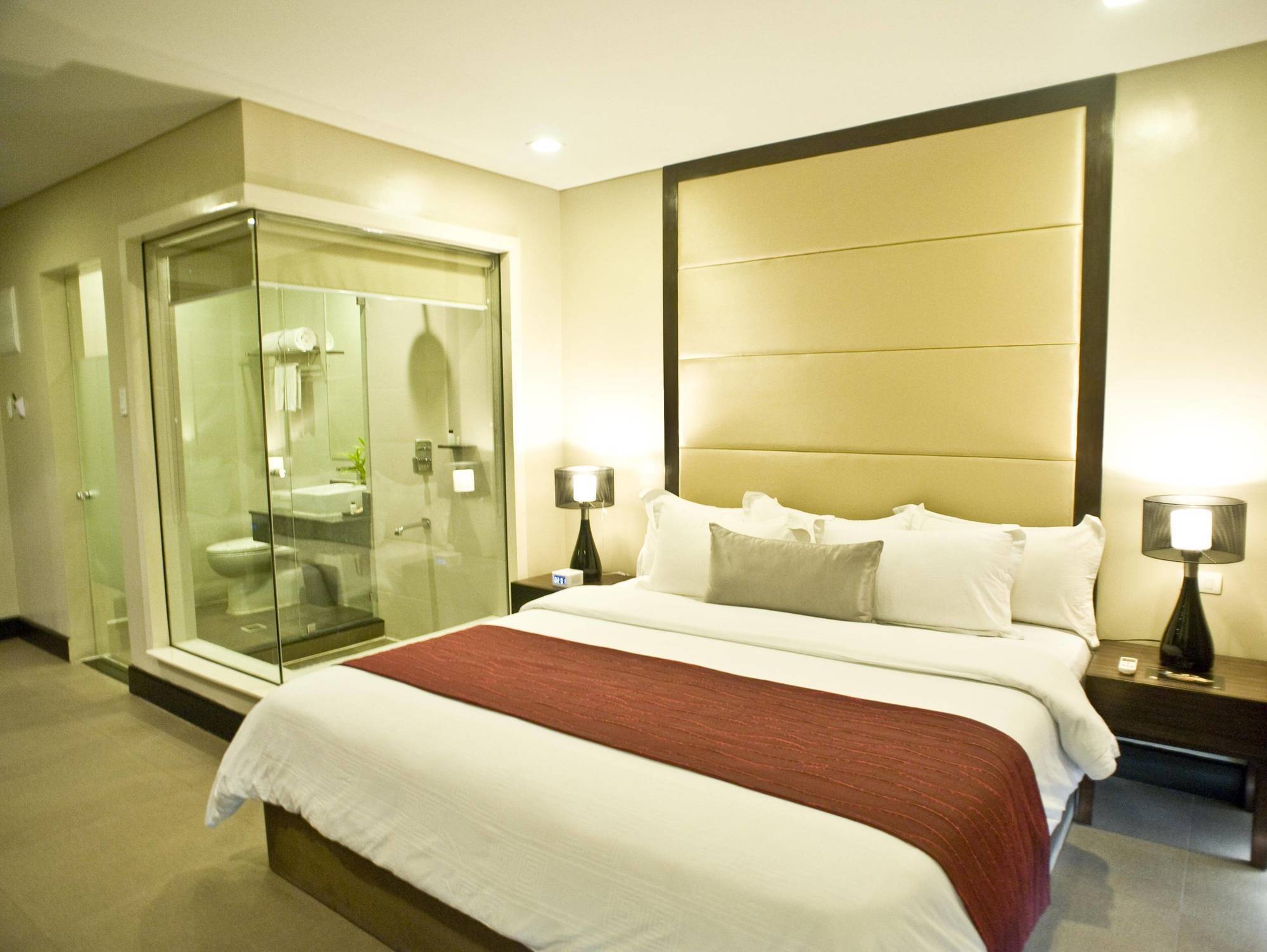 Goldberry Suites And Hotel - Mactan Lapu-Lapu City Exteriör bild