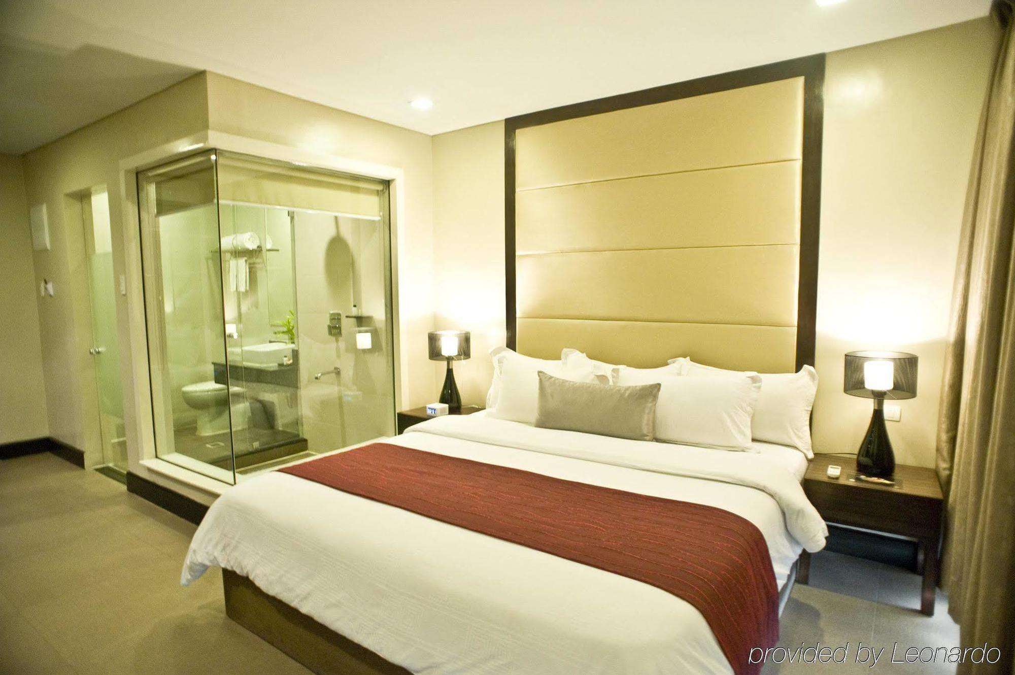 Goldberry Suites And Hotel - Mactan Lapu-Lapu City Exteriör bild